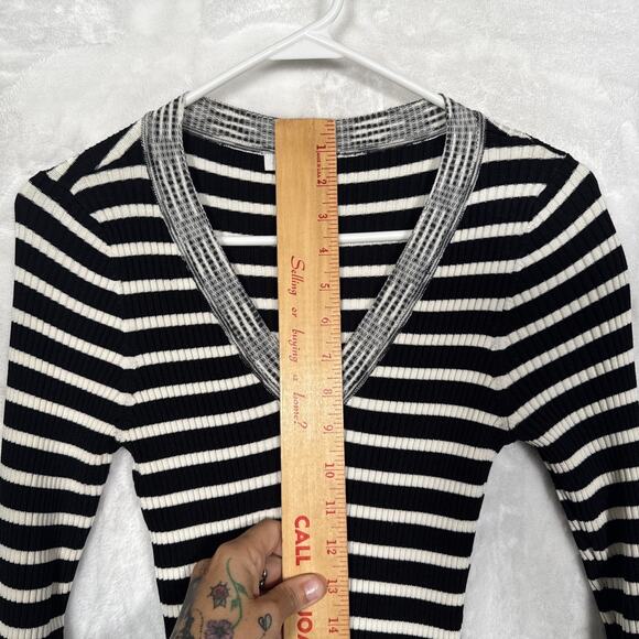 Cache Black & White Striped Sweater Deep V-Neck 3/4 Bell Sleeve Size M Y2K - Picture 3 of 8
